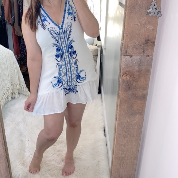 Dee Elly white & blue floral embroidered dress size small - Picture 2 of 7